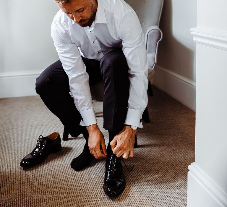 groom-prep-for-wedding-day