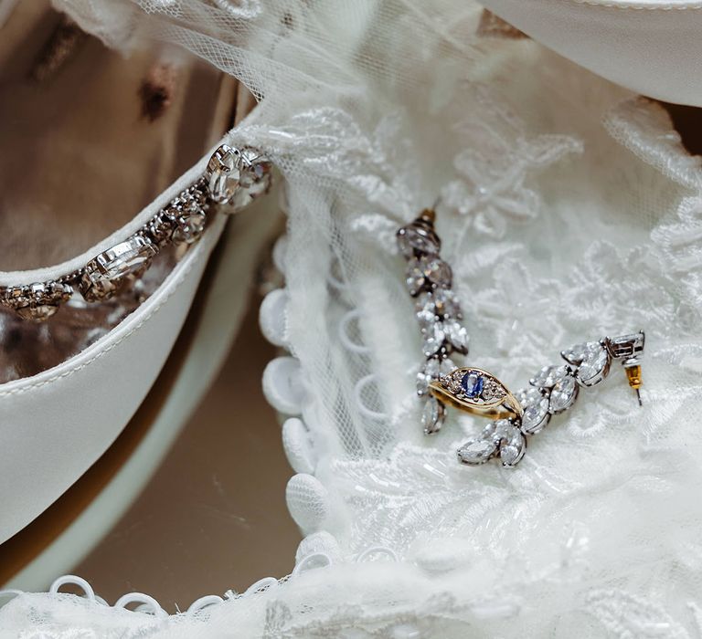 sparkly-wedding-jewellery-and-shoes