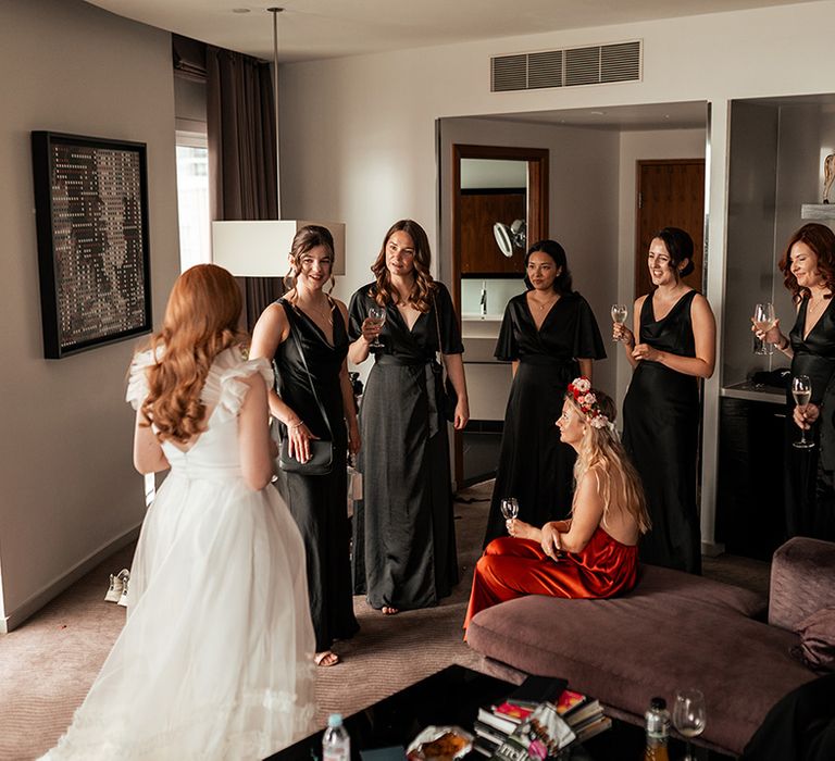 bridal-party-getting-ready-for-wedding-day.