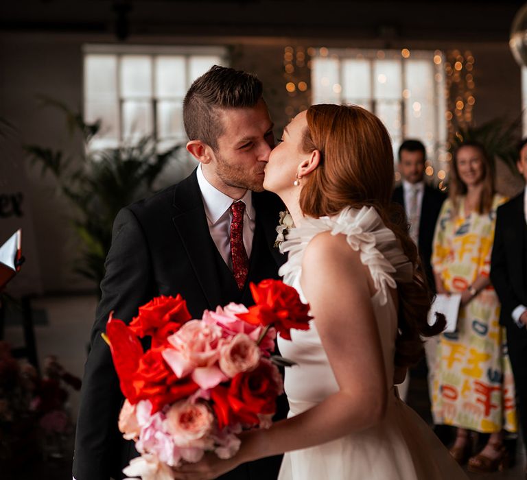 bride-and-groom -kiss-at-wedding-ceremony