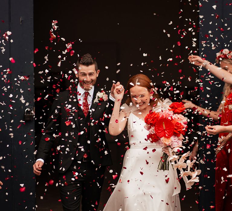 confetti-moment-for-bride-and-groom-at-city-wedding-in-london