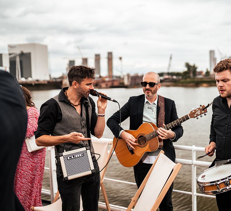 wedding-band-playing-wedding-music-on-boat