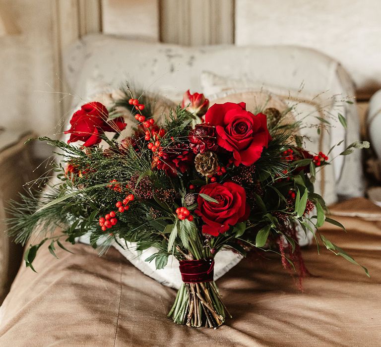 bouquet-of-red-roses-with-foliage-for-winter-wedding