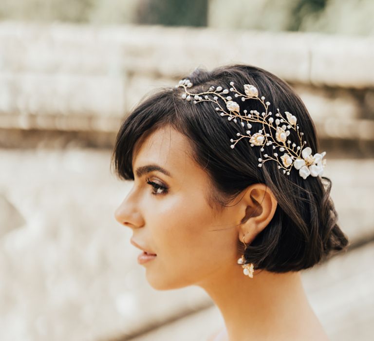 bride-with-bob-and-sparkly-diamond-vine-hair-accessory