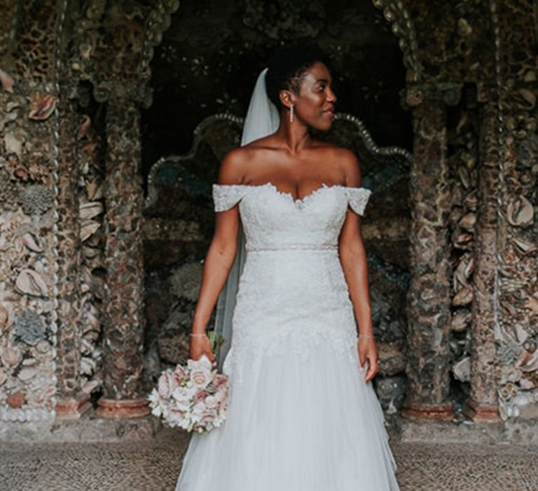 bride-with-short-wedding-hair-and-veil-for-elegant-wedding