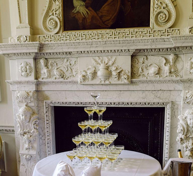 champagne-tower-on-white-table-with-large-bow