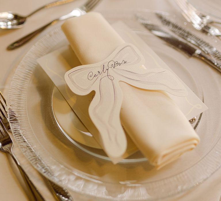 delicate-bow-wedding-place-names-with-white-plates