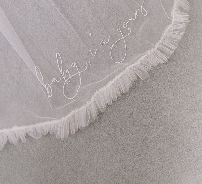 delicate-embroidered-wedding-veil-with-ruffle-edge