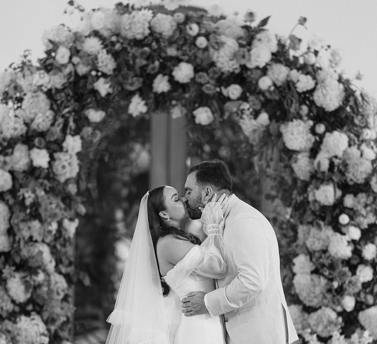 first-kiss-for-bride-and-groom