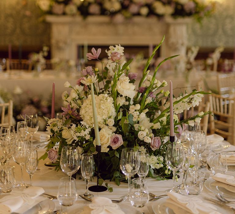 lilac-and-white-wedding-flower-table-centrepiece