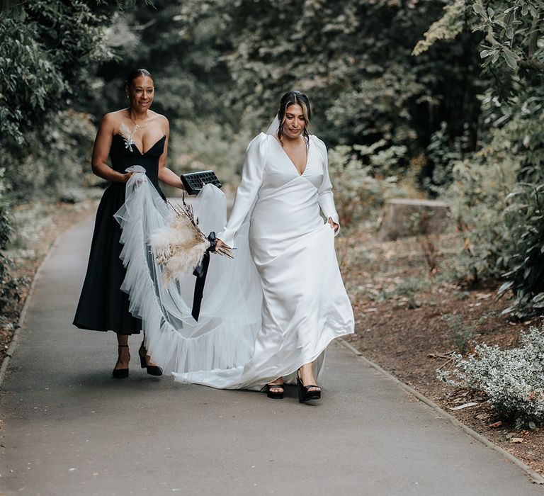 bride-wearing-ruffle-veil-walking-to-wedding-ceremony