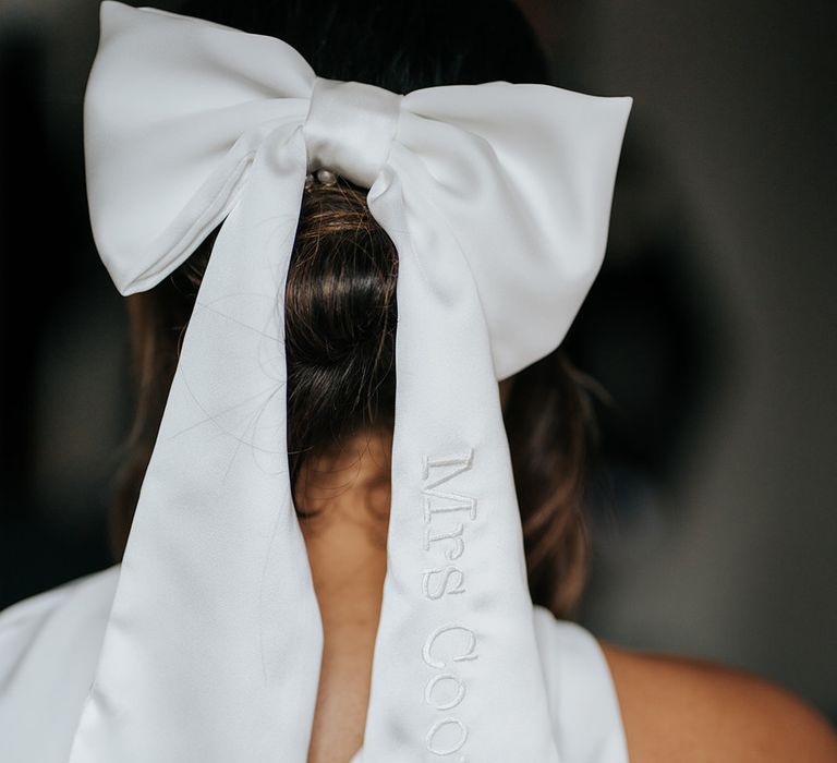 white-embroidered-wedding-bow-hair-accessory