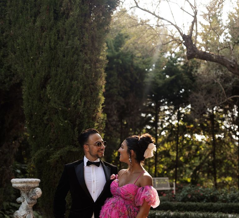 pregnant-wedding-guest-wearing-pink-maternity-wedding-guest-dress