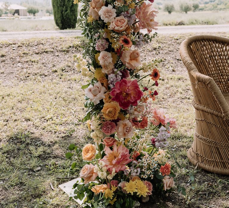 pastel-wedding-flower-columns