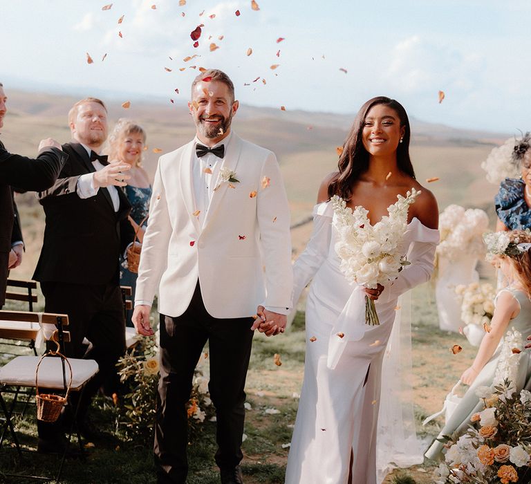 confetti-moment-at-italian-destination-wedding