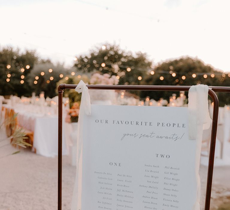 monochrome-wedding-table-plan-sign