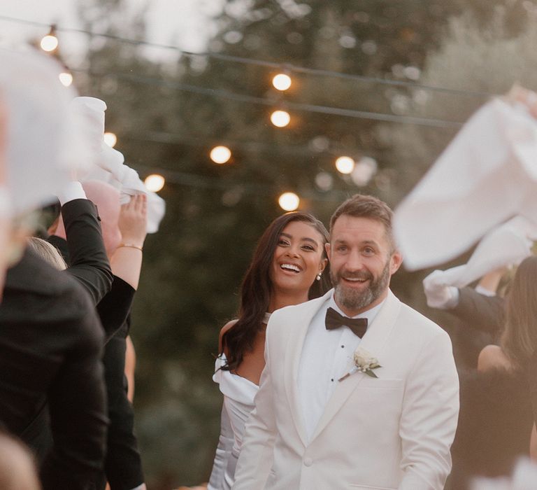 wedding-guests-wave-napkins-to-welcome-newlyweds