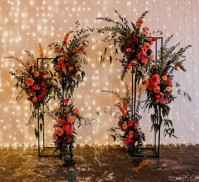 fairy-lights-with-pink-flower-aisle-decorations