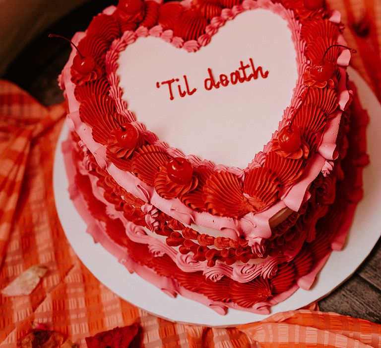 heart-shaped-retro-wedding-cake