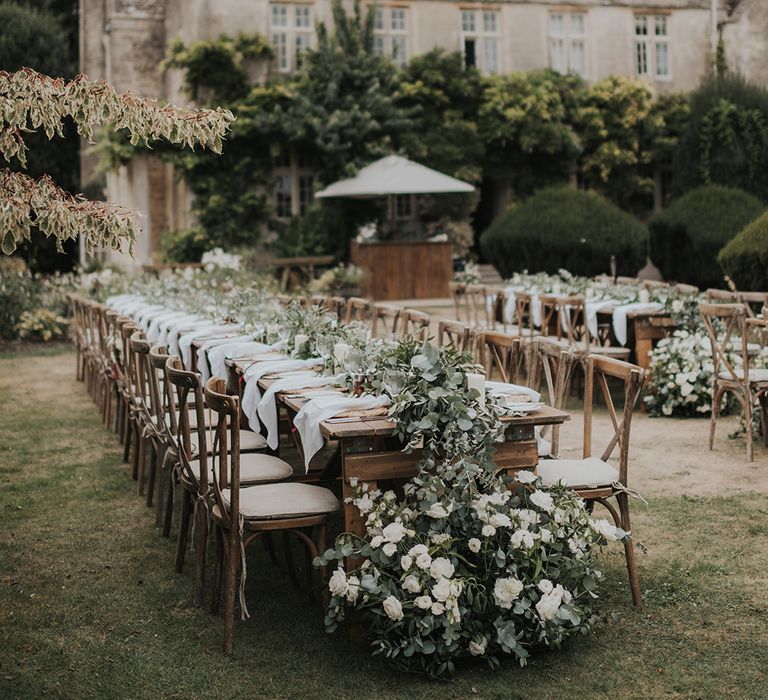 classic-outdoor-tablescape