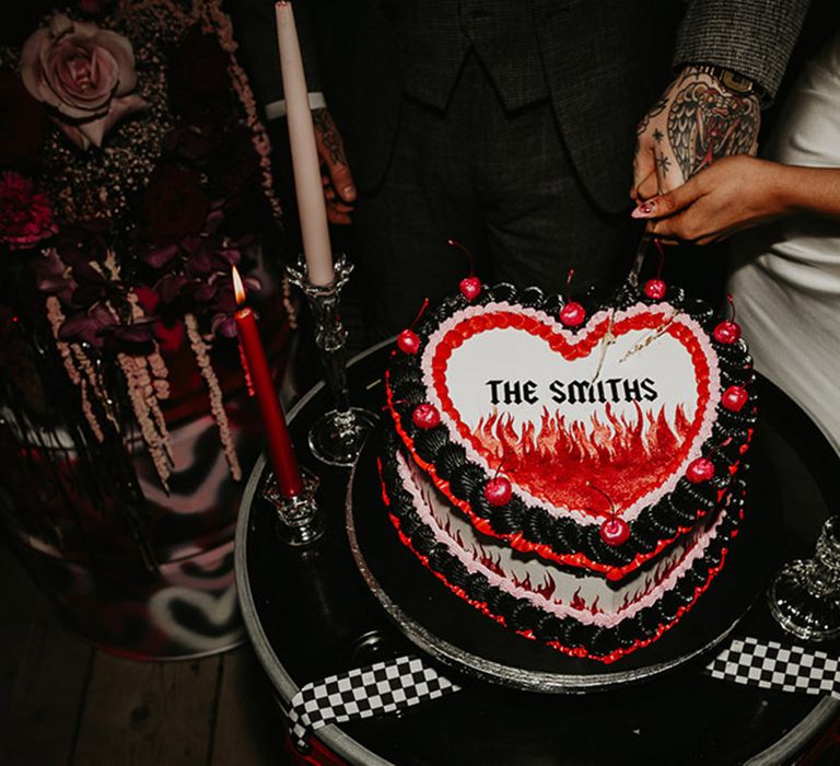 heart-shaped-retro-wedding-cake