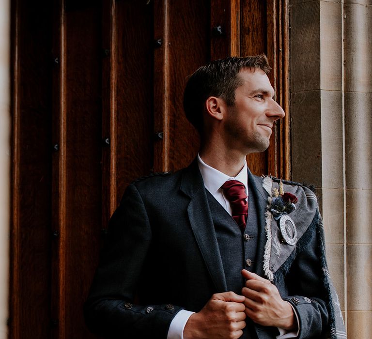 groom-wearing-kilt-and-grey-suit-jacket