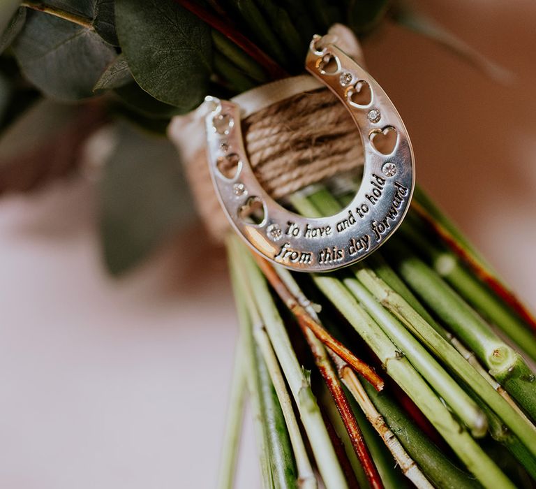 horseshoe-flower-bouquet-charm