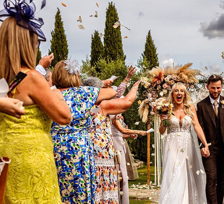 confetti-exit-for-couple-at-outdoor-wedding