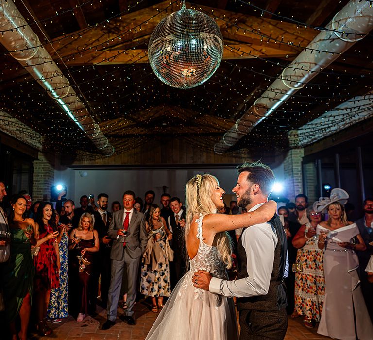 first-dance-moment-for-bride-and-groom