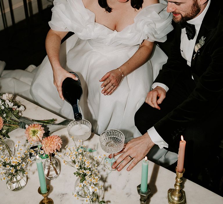 flash-photo-of-bride-pouring-prosecco-in-glasses