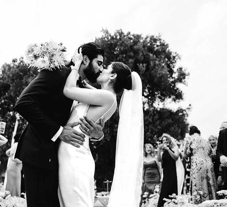 black-and-white-kiss-photo