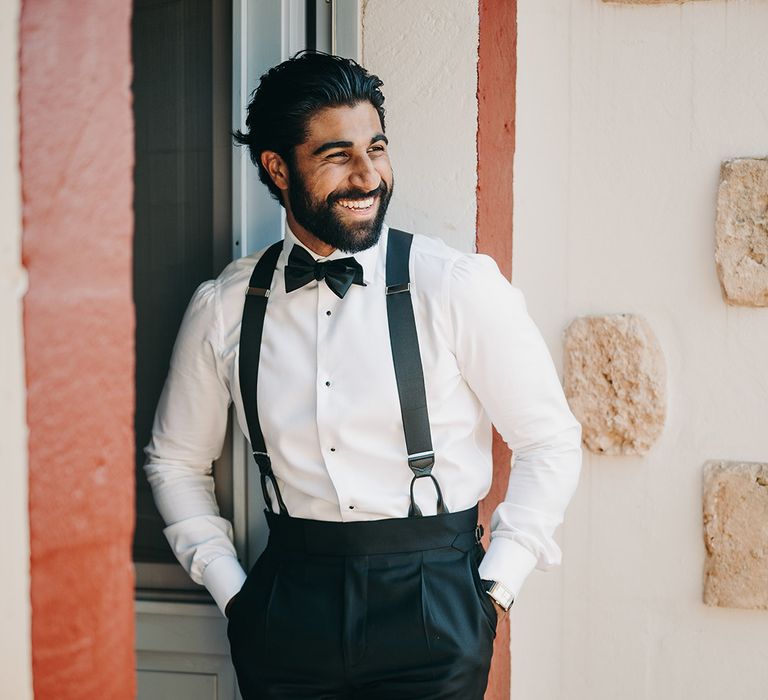 groom-smiling-in-black-tie-outfit