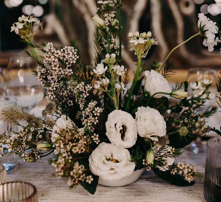 white-wedding-flower-arrangements