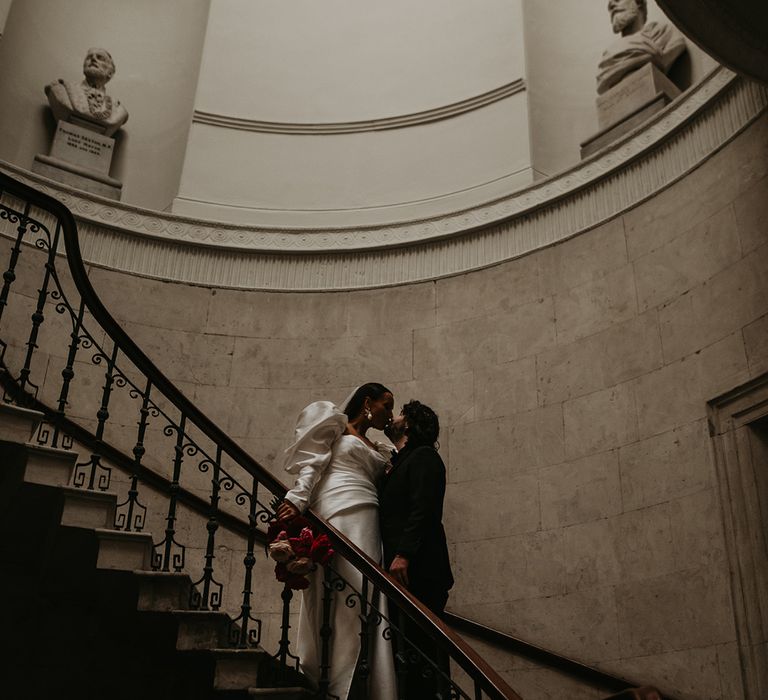 romantic-kiss-photo-of-bride-and-groom-on-staircase