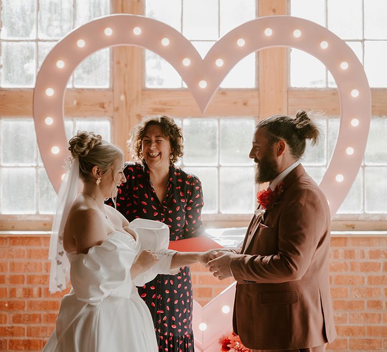 celebrant-wedding-ceremony-at-the-giraffe-shed