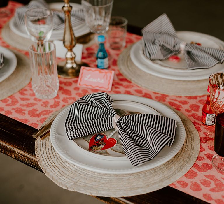 kitsch-eclectic-wedding-place-setting-with-striped-napkins