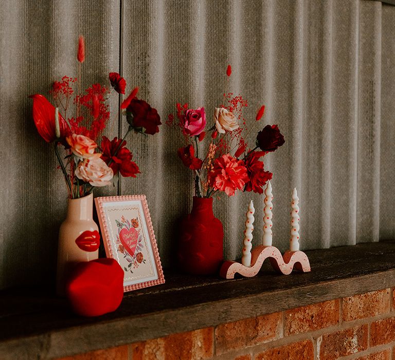 pink-flowers-and-vases-decor