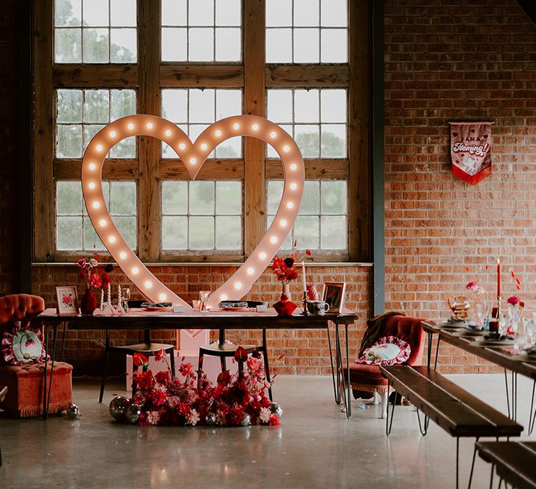 vegas-theme-wedding-at-the-giraffe-shed