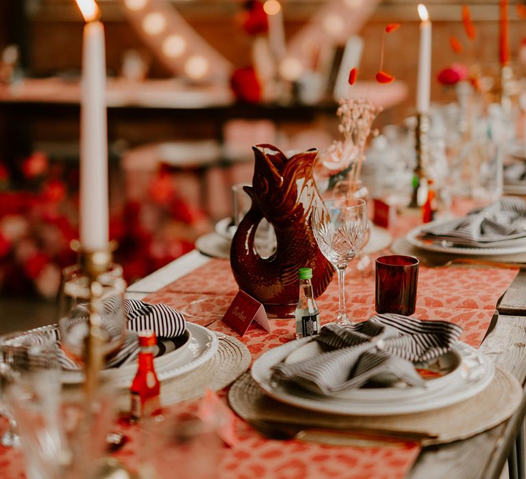 wedding-tablescapes-at-pink-vegas-theme-wedding