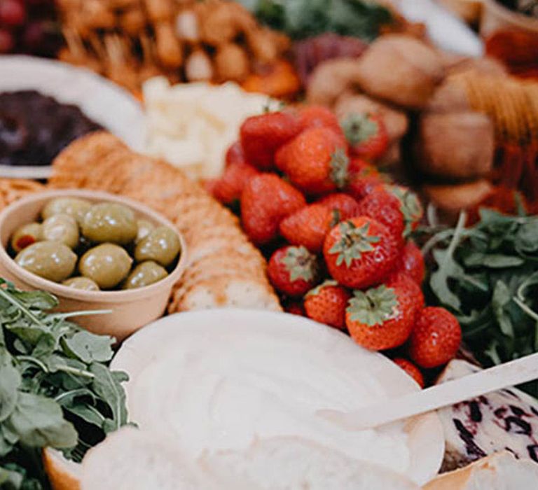 bread-hummus-grazing-table-with-fruits