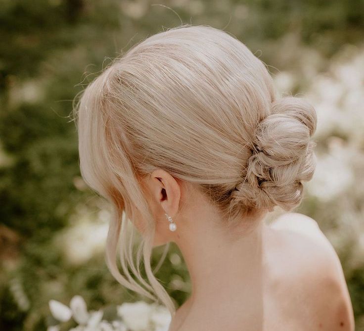 bride-with-white-blonde-wedding-hair-in-bun