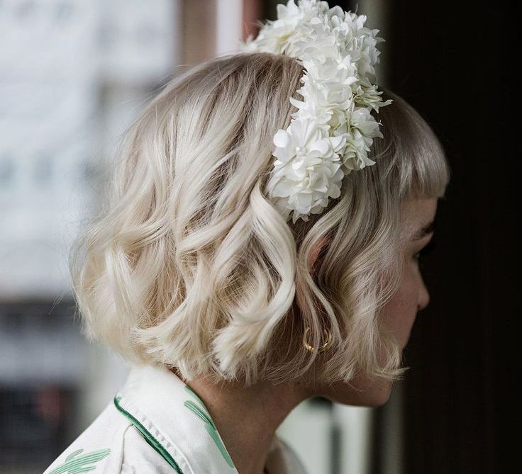 bride-with-short-blonde-bob-hairstyle