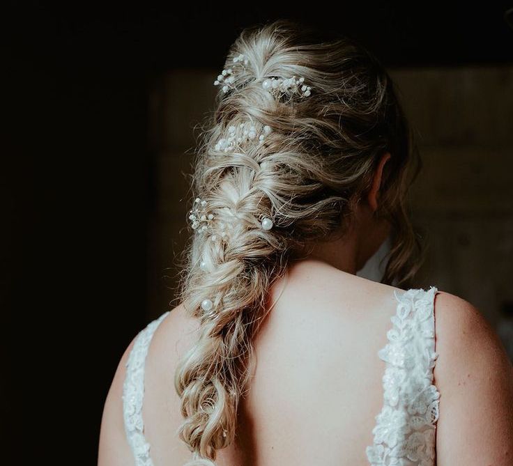 bride-with-blonde-braided-hairstyle