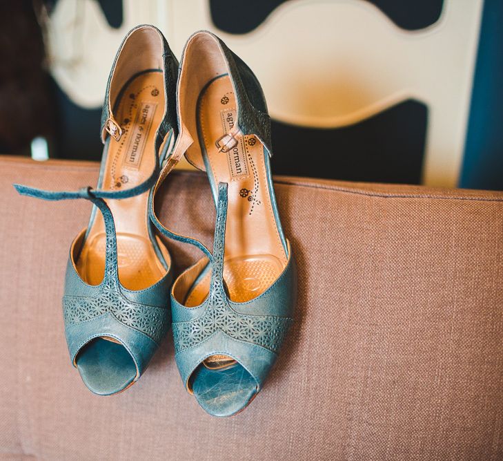 Stylish Budget Wedding In London Images From S6 Photography and Film by This Modern Revelry