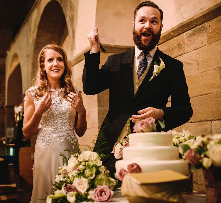 Bride & Groom Cutting the Cake | Andy Gaines Photography