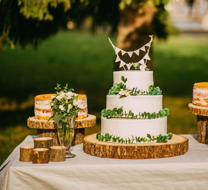 Rustic Cake Table With Wooden Log Slices