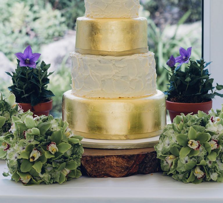 Five Tier Wedding Cake with Gold Foil Layers | Miss Gen Photography