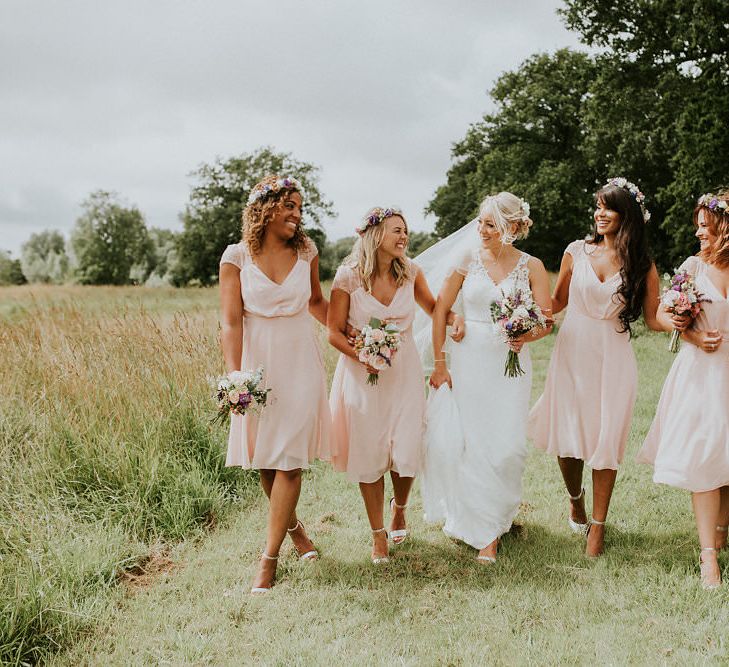 Alternative Wedding Group Shots // Image By Suzi Photography