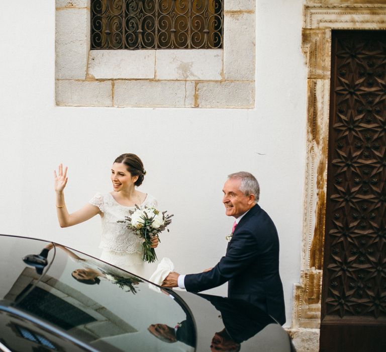 Bride Arrives in Veronica Miranda Separates