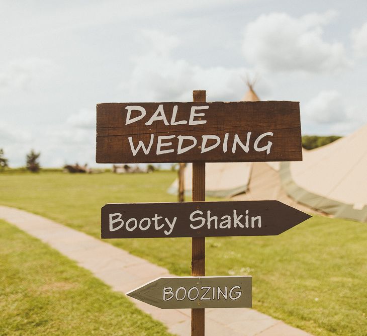 Wedding Signs | PapaKåta Tipi at Angrove Park North Yorkshire | Matt Penberthy Photography